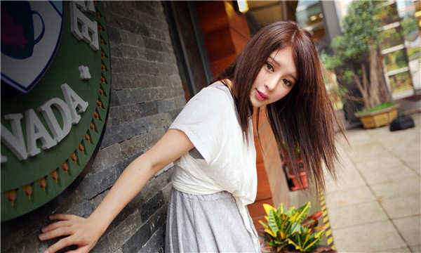 顺平想找一个女性生孩子给报酬-｛找个女人生孩子多少钱｝